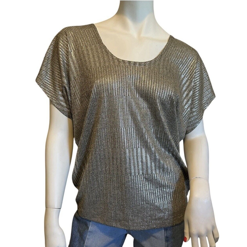 Kim & Cami Womens M Shiny Silver Short Sleeve Pullover Shirt WT16